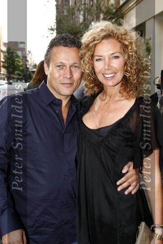Amsterdam 26 juni 2008
Feestje voor Estelle Gullit haar 30e verjaardag in en pluche. Ruud was speciaal even over gekomen voor haar verjaardag.  Anton Broekhuizen met Caroline