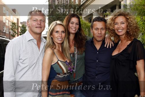 Amsterdam 26 juni 2008
Feestje voor Estelle Gullit haar 30e verjaardag in en pluche. Ruud was speciaal even over gekomen voor haar verjaardag. Michel Claudia v Dijk Anton Broekhuizen met Caroline en Lia Witschge