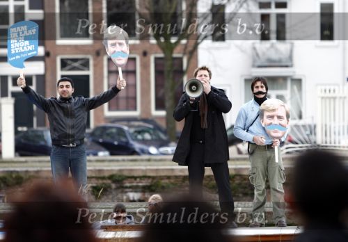 Amsterdam 1 februari 2008
Dennis v d Geest probeert aandacht te krijgen voor \