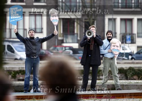 Amsterdam 1 februari 2008
Dennis v d Geest probeert aandacht te krijgen voor \