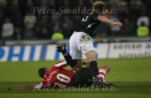 Eindhoven, 6 Oktober 2007
Kompetiewedstrijd PSV-Willem II , eindstand 3-0 Seizoen 2007/2008
Arjan Swinkels wordt onderuitgehaald door Danny Koevermans