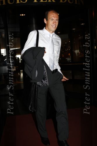 Noordwijk 3 juni 2008
Het Nederlands elftal vertrekt vanaf hotel huis ter Duin naar Schiphol voor het EK voetbal in Zwitserland en Oostenrijk. 
Arjan Robben
