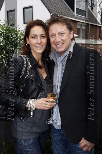 Edam 4 april 2008
Frank de Boer opent samen met zijn vrouw Helen een wwonwinkel in Edam. Zijn 3 kinderen zijn er natuurlijk ook bij. Armando Borsato met vriendin