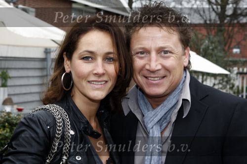 Edam 4 april 2008
Frank de Boer opent samen met zijn vrouw Helen een wwonwinkel in Edam. Zijn 3 kinderen zijn er natuurlijk ook bij. Armando Borsato met vriendin