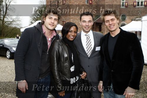 Breukelen 5 april 2008
Mercedes dealer stern presenteert nieuwe modellen bij ksteel Neijenrode. Koertjan de Bruijn Winston Post Edsilia Rombley en Arnoud Zuijdendorp bij mercedes mc Claren slr