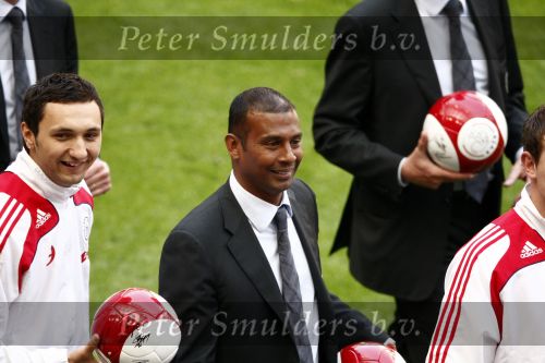 Amsterdam 10 mei 2009
Ajax-fc twente in de arena. De harde kern ajax supporters komt de eerste helft niet kijken en heeft spanddoeken opgehangen om te protesteren tegen het beleid bij ajax.
Peter Smulders bv Aron Winter
