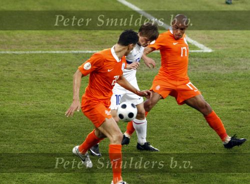 Basel 21 juni 2008
Nederland tegen Rusland in de kwart finale van de EK 2008 in zwitserland en Oostenrijk. Arshavin en Kalid Boulahrouz en Nigel de Jong