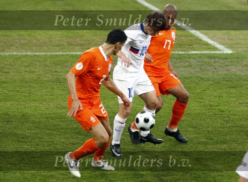 Basel 21 juni 2008
Nederland tegen Rusland in de kwart finale van de EK 2008 in zwitserland en Oostenrijk. Arshavin en Kalid Boulahrouz en Nigel de Jong