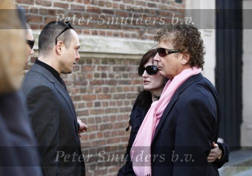 Hoorn 30 maart 2009
Astrid Colle en Hans v Hemert worden geweigerd bij de begrafenis van Martin Brozius.
Peter Smulders bv