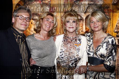 Noordwijk 17 mei 2009
Feest Astrid Engels bij de hotels van Oranje. Astrid met dochters en vriend
Peter Smulders bv