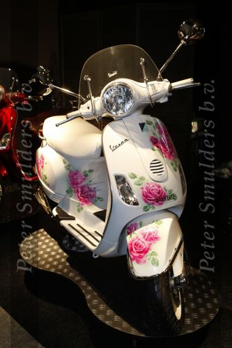 Amsterdam 7 december 2007
De miljonairsfair 2007 in de rai.
custom made vespa scooter  door Avanzare