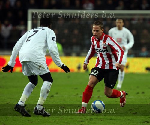 Eindhoven, 12 Maart 2008
UEFA 1/8 finale PSV-Tottenham Hotspur, eindstand 0-1
PSV wint na verlenging en straschoppen met 6-5 en gaat door naar de 1/4 Finale
Balasz Dzsudzsak in duel met Pascal Chimbonda