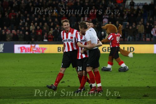 Eindhoven, 12 Maart 2008
UEFA 1/8 finale PSV-Tottenham Hotspur, eindstand 0-1
PSV wint na verlenging en straschoppen met 6-5 en gaat door naar de 1/4 Finale
Balasz Dzsudzsak is blij en viert feest met Jan Kromkamp en Dirk Marcellis