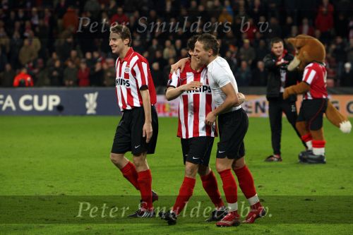 Eindhoven, 12 Maart 2008
UEFA 1/8 finale PSV-Tottenham Hotspur, eindstand 0-1
PSV wint na verlenging en straschoppen met 6-5 en gaat door naar de 1/4 Finale
Balasz Dzsudzsak is blij en viert feest met Jan Kromkamp en Dirk Marcellis
