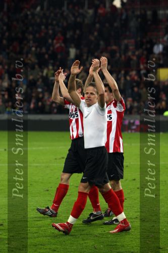 Eindhoven, 12 Maart 2008
UEFA 1/8 finale PSV-Tottenham Hotspur, eindstand 0-1
PSV wint na verlenging en straschoppen met 6-5 en gaat door naar de 1/4 Finale
Balasz Dzsudzsak is blij en viert feest met Jan Kromkamp en Dirk Marcellis