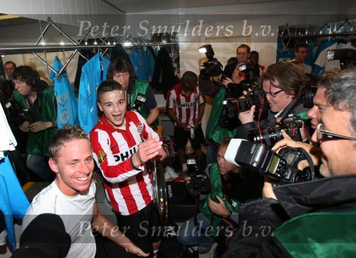Arnhem, 20 April 2008 Kompetitiewedstrijd Vitesse-PSV, eindstand 0-1 Seizoen 2007/2008
PSV Landskampioen 
Balazs Dzsudzsak samen met Ibrahim Afellay in de kleedkamer