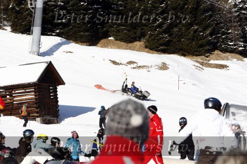 Fiss 15 februari 2009
Marco Borsato en Leontine op skivakantie met Jada Senna en Luca. banaan met een gewonde skier
Peter Smulders bv