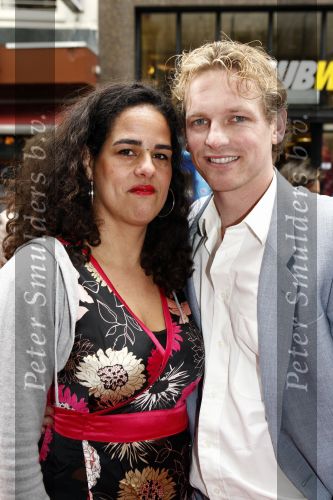 Amsterdam 12 april 2008
Barry Atsma met vriendin bij morrison krijgt een zusje premiere.