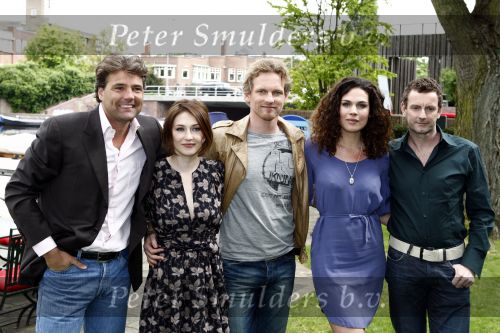 Amsterdam 23 april 2009
Persconferentie ivm de film er komt een vrouw bij de dokter naar het boek van Kluun bij het Hilton. Reinout Oerlemans gaat het regisseren en Anna Drijver Carice v Houten en Barry Atsma gaan de hoofdrollen spelen.
Peter Smulders bv
