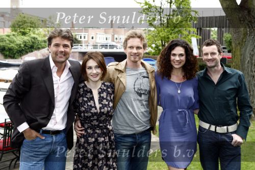 Amsterdam 23 april 2009
Persconferentie ivm de film er komt een vrouw bij de dokter naar het boek van Kluun bij het Hilton. Reinout Oerlemans gaat het regisseren en Anna Drijver Carice v Houten en Barry Atsma gaan de hoofdrollen spelen.
Peter Smulders bv