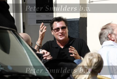 Amsterdam 22 april 2008
Barry Hay met vreinden op terras op de cornelis schuytstraat.
Peter Smulders bv