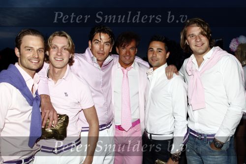 Amsterdam 27 april 2009
Feestje van Gerard Joling voor zijn 49e verjaardag bij cafe het Kalfje. Bart Ettekoven met vriend
Peter Smulders bv
