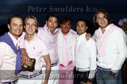 Amsterdam 27 april 2009
Feestje van Gerard Joling voor zijn 49e verjaardag bij cafe het Kalfje. Bart Ettekoven met vriend
Peter Smulders bv
