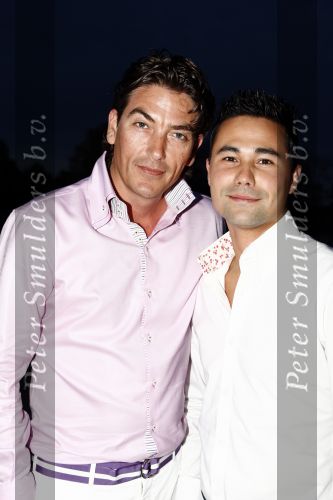 Amsterdam 27 april 2009
Feestje van Gerard Joling voor zijn 49e verjaardag bij cafe het Kalfje. Bart Ettekoven met vriend
Peter Smulders bv