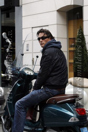 Amsterdam 28 april 2009
Bart Ettekoven op zijn vespa scooter
Peter Smulders bv