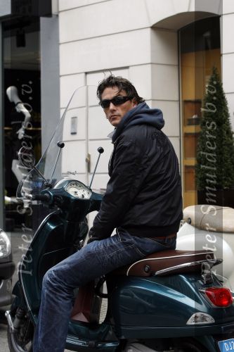 Amsterdam 28 april 2009
Bart Ettekoven op zijn vespa scooter
Peter Smulders bv