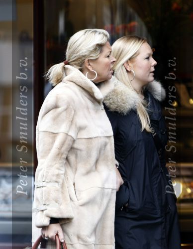 Amsterdam 20 januari 2009
Bartina en Debbie Koeman op de cornelis schuytstraat.
Peter Smulders bv