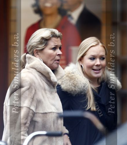 Amsterdam 20 januari 2009
Bartina en Debbie Koeman op de cornelis schuytstraat.
Peter Smulders bv