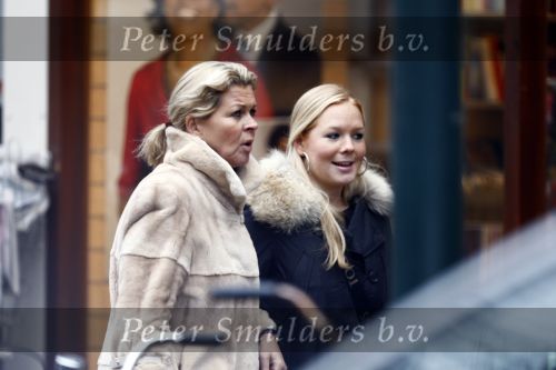 Amsterdam 20 januari 2009
Bartina en Debbie Koeman op de cornelis schuytstraat.
Peter Smulders bv