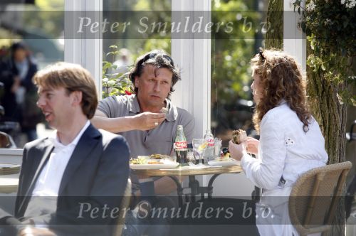 Amsterdam 24 april 2009
Bas Westerweel met dochter en zoon op terras bij joffers.
Peter Smulders bv