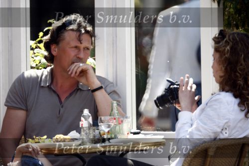 Amsterdam 24 april 2009
Bas Westerweel met zijn dochter en zoon op terras  op de cornelis schuytstraat.
Peter Smulders bv