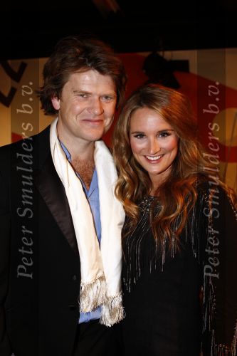 Hilversum 9 mei 2009
Beau v Erven Dorens en Lieke v Lexmond bij rtl. ze gaan samen dancing with the stars presenteren.
Peter Smulders bv