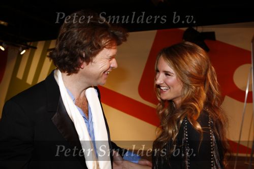 Hilversum 9 mei 2009
Beau v Erven Dorens en Lieke v Lexmond bij rtl. ze gaan samen dancing with the stars presenteren.
Peter Smulders bv