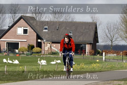Weesp Hilversum 14 maart 2008
Beau v Erven Dorens gaat op de wielrenfiets naar de opnames  voor televisie.
Peter Smulders bv