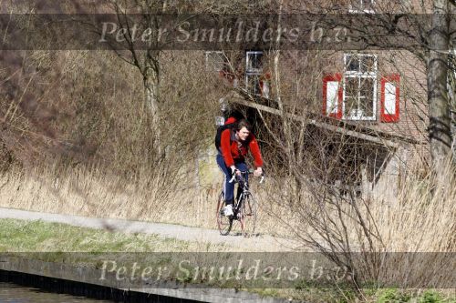Weesp Hilversum 14 maart 2008
Beau v Erven Dorens gaat op de wielrenfiets naar de opnames  voor televisie.
Peter Smulders bv