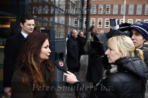 Utrecht 13 januari 2009
Rob de nijs en Belinda Meuldijk bij de rechtbank van Utrecht voor hun boedelscheiding.
Peter Smulders bv