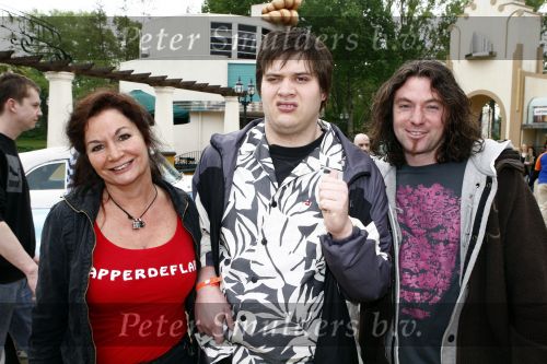 Biddinghuizen 26 april 2009
Bn ers in Walibi. Belinda Meuldijk met Yoshi en Thierry Duval
Peter smulders bv