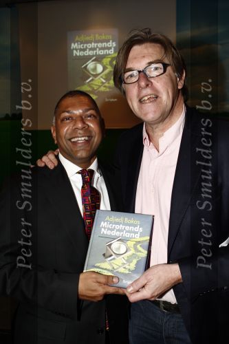Den Haag 27 februari 2009
Presentatie van het boek  van Adjidj Bakas bij Madurodam . Bert v d Veer
Peter Smulders bv