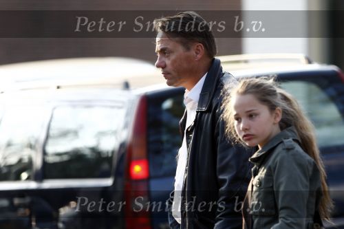 Baarn 23 april 2008
Bert Hulscher de ex van Mariska brengrt hun kinderen naar school en brengt daarna kleing naar zijn ex Mariska.
Peter Smulder s bv