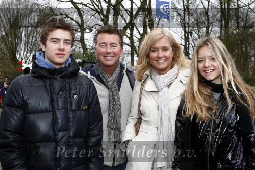 Kaatsheuvel 29 maart 2009
15 jarig bestaan van Princess in de efteling. Bert v Leeuwen met vrouw en kinderen
Peter Smulders bv