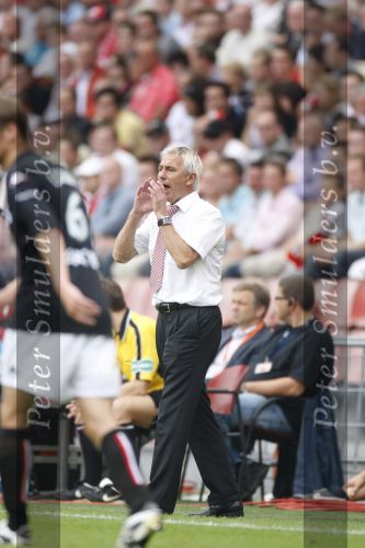 Eindhoven, 23 September 2007 Seizoen 2007/2008 Kompetitewedstrijd PSV-Feyenoord, eindstand 4-0
Feyenoord-trainer Bert v Marwijk