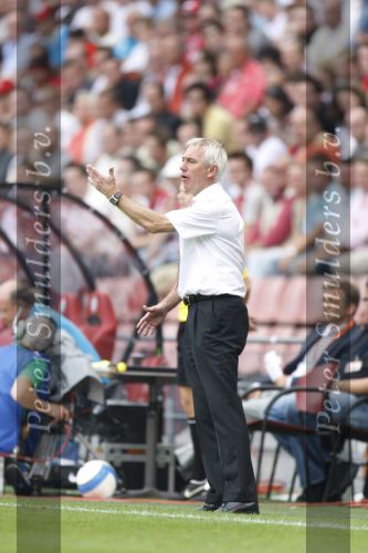 Eindhoven, 23 September 2007 Seizoen 2007/2008 Kompetitewedstrijd PSV-Feyenoord, eindstand 4-0
Feyenoord-trainer Bert v Marwijk