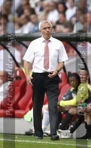 Eindhoven, 23 September 2007 Seizoen 2007/2008 Kompetitewedstrijd PSV-Feyenoord, eindstand 4-0
Feyenoord-trainer Bert v Marwijk