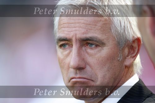 Eindhoven, 23 September 2007 Seizoen 2007/2008 Kompetitewedstrijd PSV-Feyenoord, eindstand 4-0
Feyenoord-trainer Bert v Marwijk