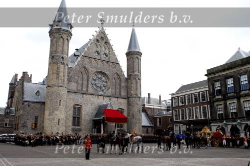 Den Haag 18 september 2007
Koningin Beatrix Prins Willem Alexander Maxima Prinses Margriet Pieter v Vollenhoven Prins Constantijn en Prinses Laurentien bij prinsjesdag met de gouden koets. Binnenhof