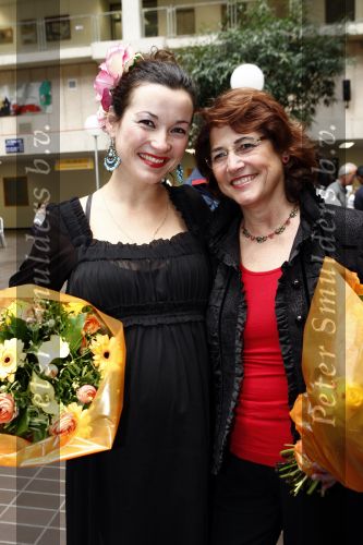 Amsterdam 6 mei 2009
Presentatie cd van Birgit Schuurman en Arthur Umbgrove. Peter Faber praatte alles aan elkaar in het AMC ziekenhuis. Birgit met moeder
Peter Smulders bv